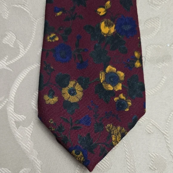 Gucci Men's Dark Red Tie with Floral Pattern - Picture 3 of 5